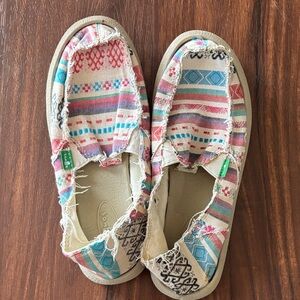 Sanuk Kids Slippers with Colorful Woven Design